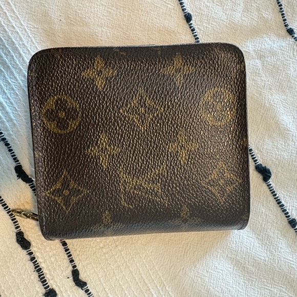 Louis Vuitton Compact Zippe Wallet - Picture 6 of 11